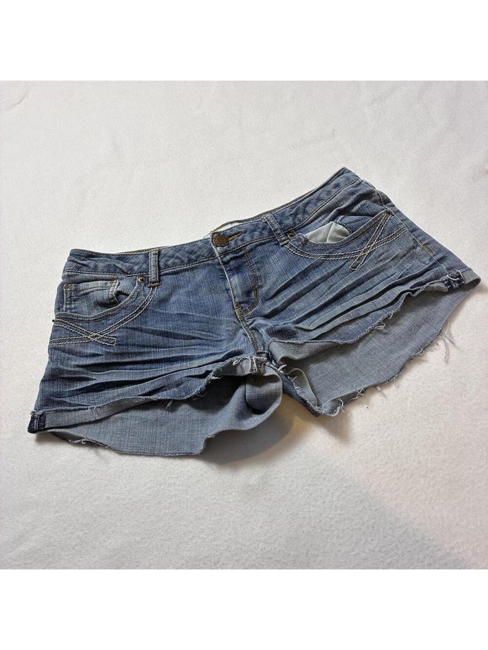 Y2K SO low rise blue denim mini shorts! Tagged size 9